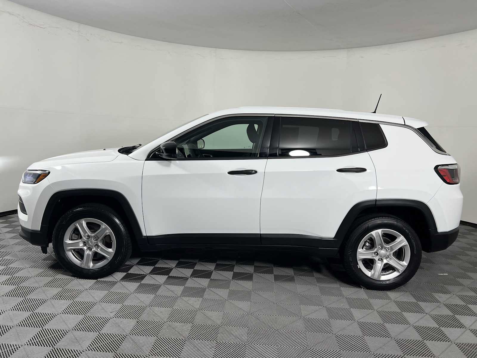 Used 2023 Jeep Compass Sport AWD/4WD image 7