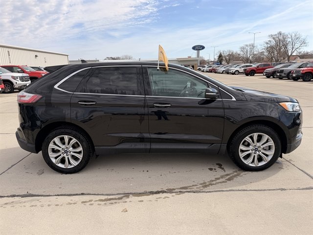Certified 2022 Ford Edge Titanium AWD/4WD image 2