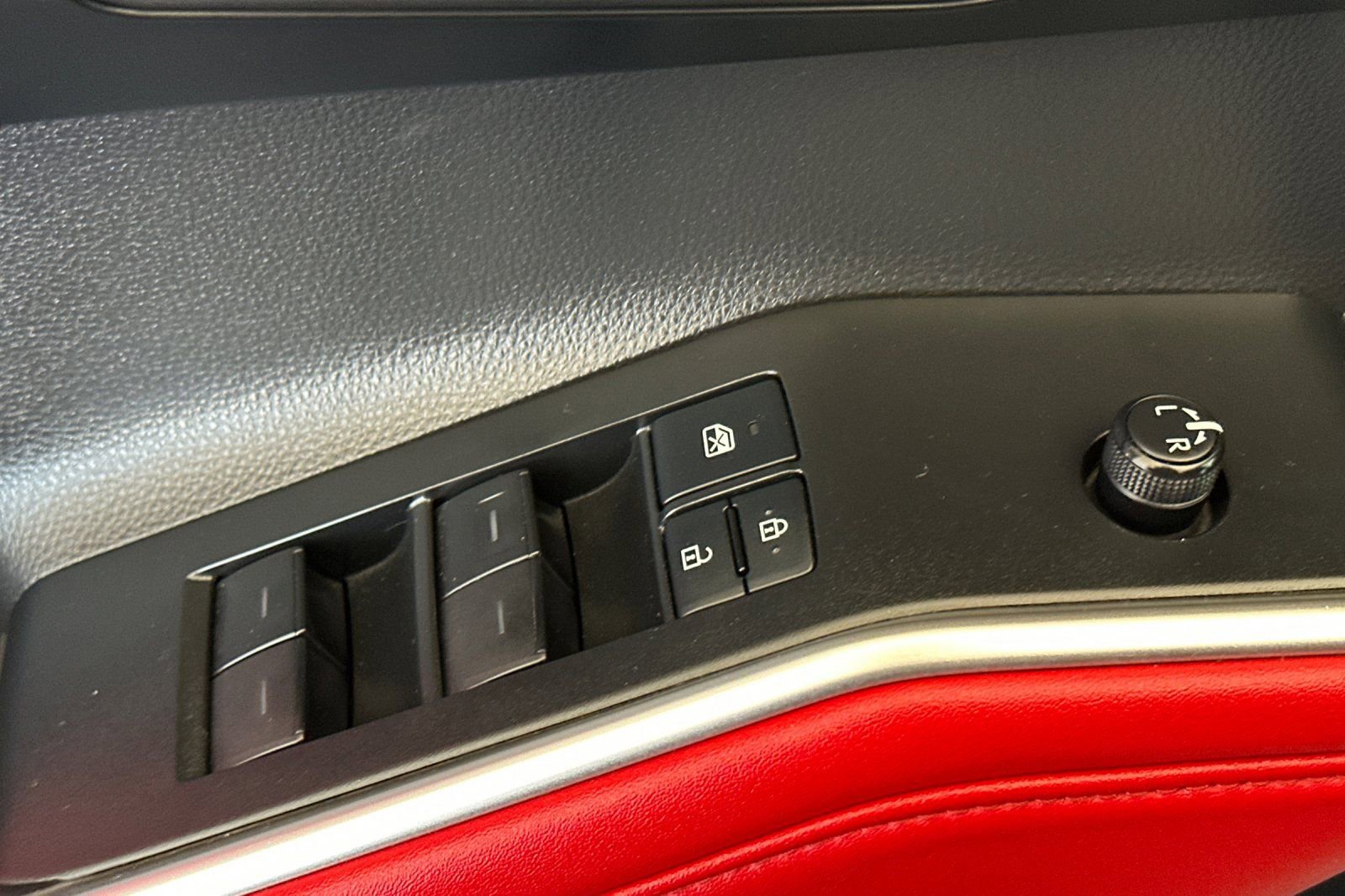 Used 2022 Toyota Highlander XSE AWD/4WD image 11