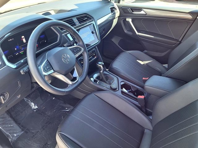 Used 2023 Volkswagen Tiguan SE AWD/4WD image 10