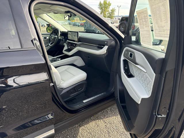 Certified 2025 Ford Explorer Platinum w/ Ultimate Package image 8