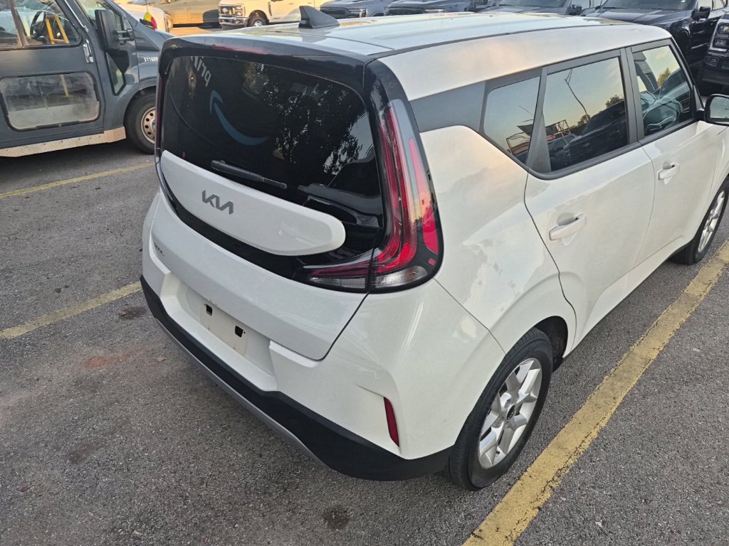Used 2024 Kia Soul LX w/ LX Technology Package FWD image 17