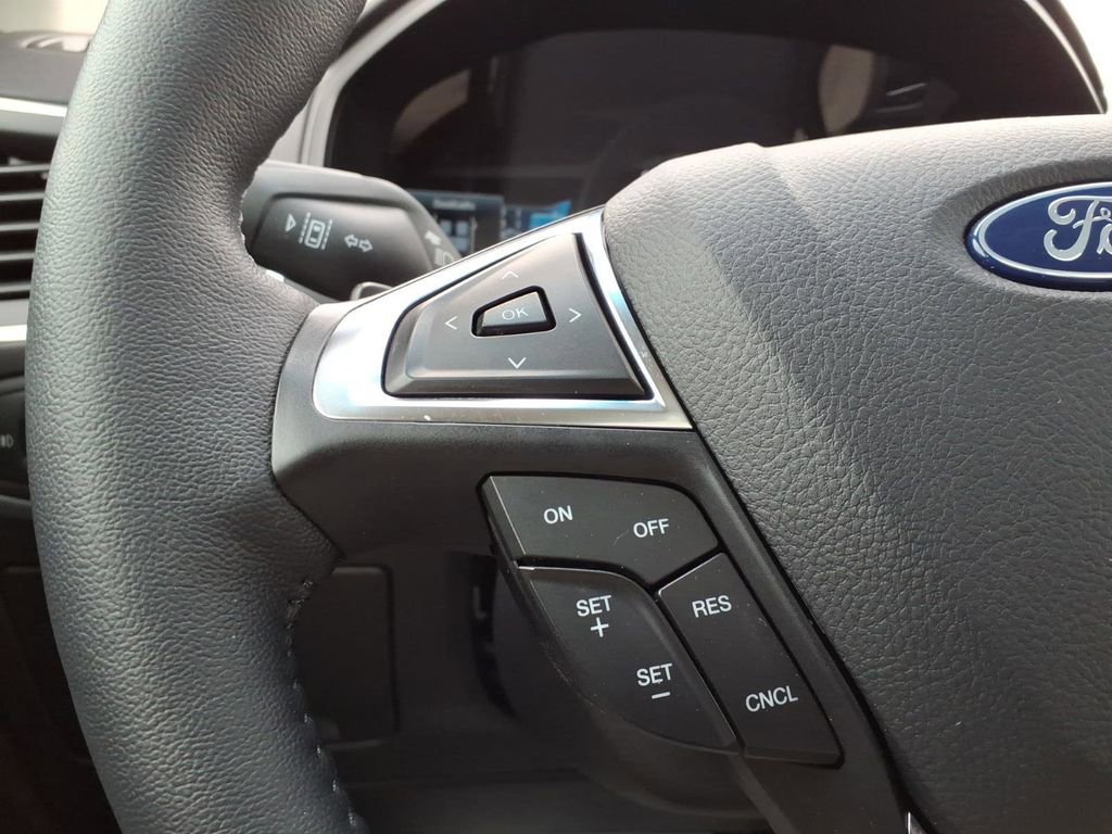 Certified 2024 Ford Edge Titanium w/ Class II Trailer Tow Package image 17