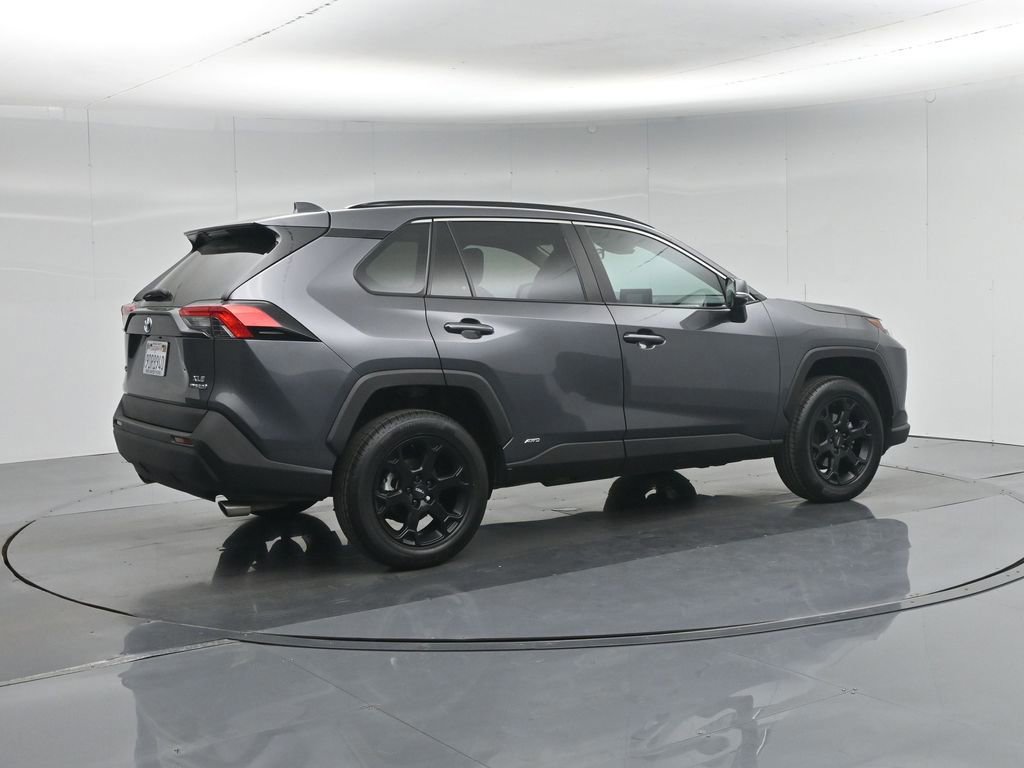 Used 2022 Toyota RAV4 XLE Premium image 11