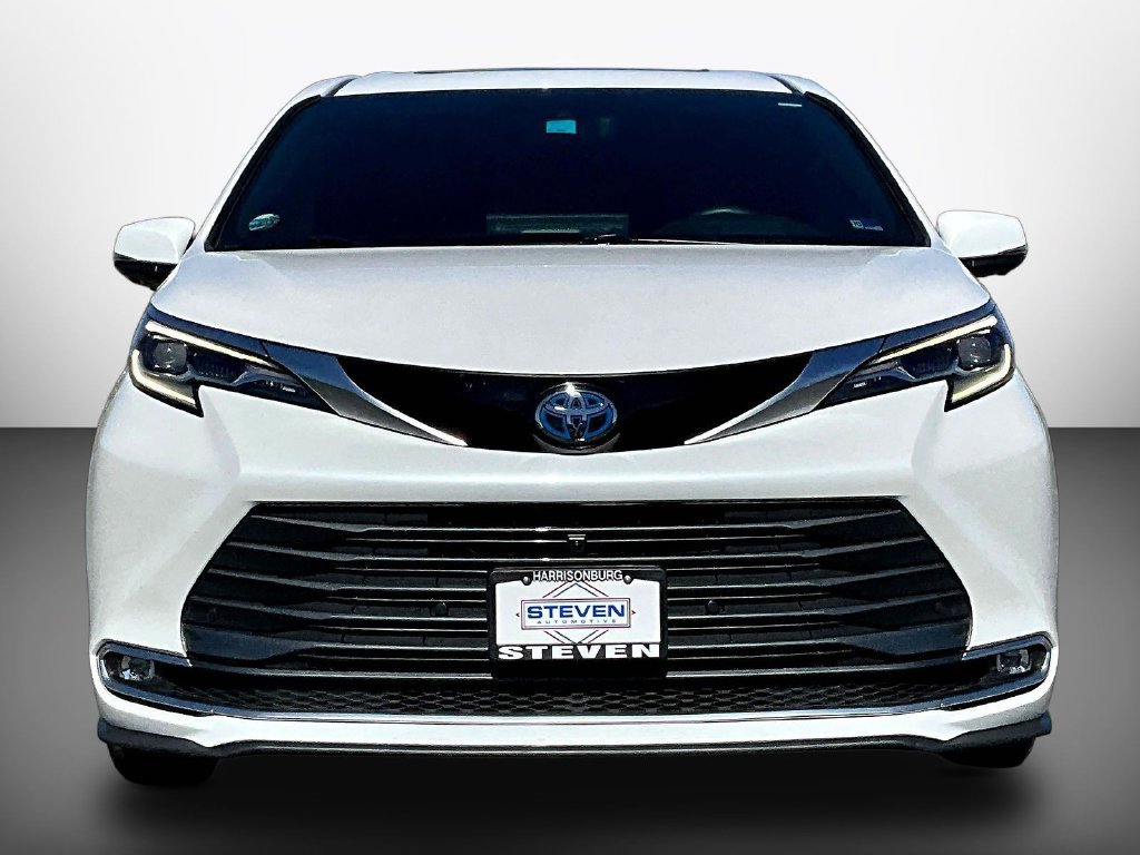 Used 2025 Toyota Sienna Platinum AWD/4WD image 2
