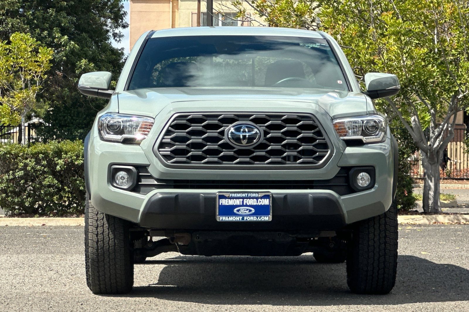 Used 2023 Toyota Tacoma TRD Off-Road w/ Technology Package AWD/4WD image 9