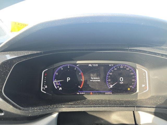 Used 2022 Volkswagen Taos SEL w/ Panoramic Sunroof Package FWD image 11