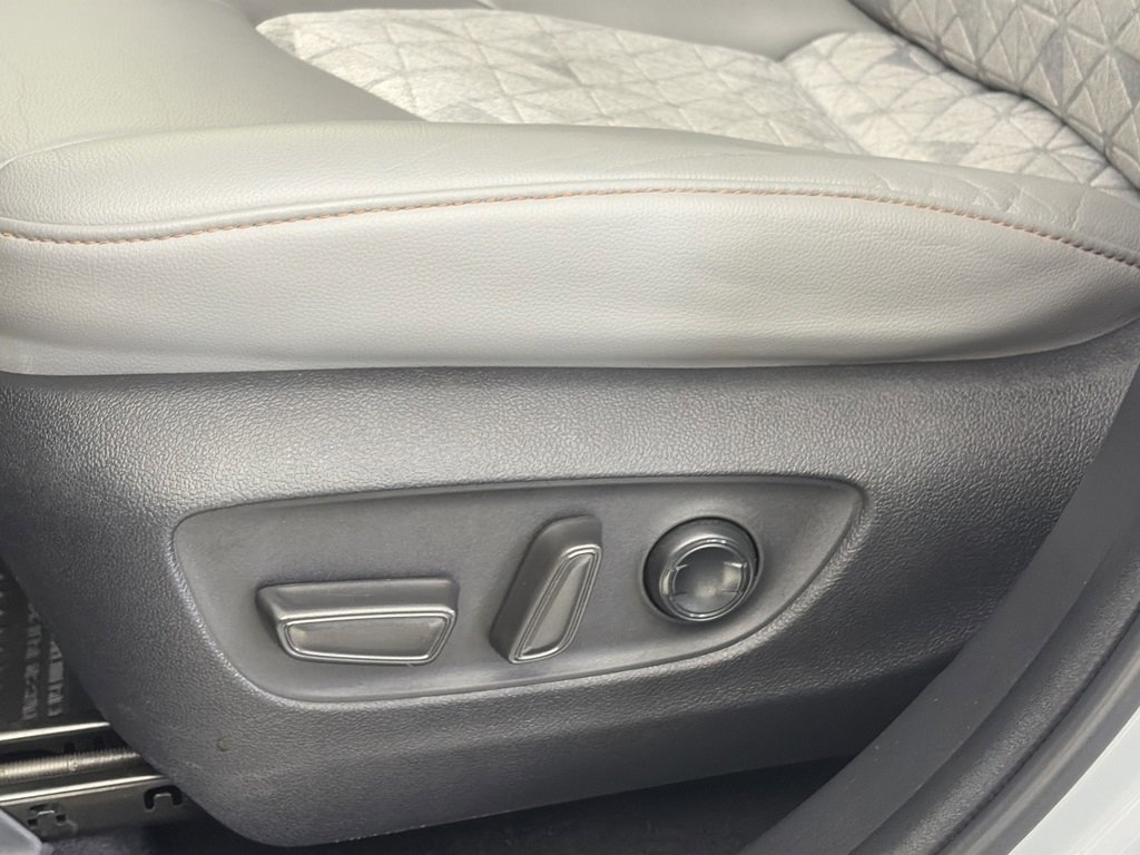 Used 2022 Toyota Highlander Bronze Edition image 26