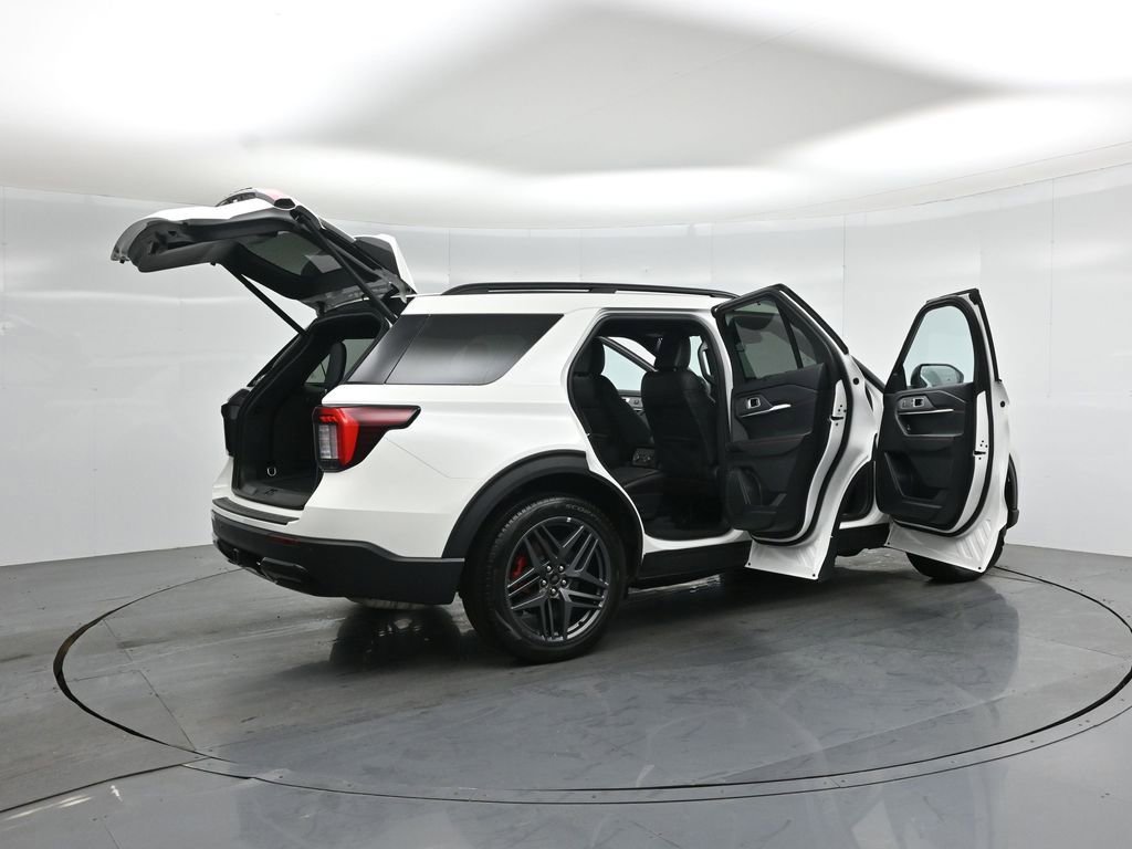 Certified 2025 Ford Explorer ST-Line w/ Premium Package image 6