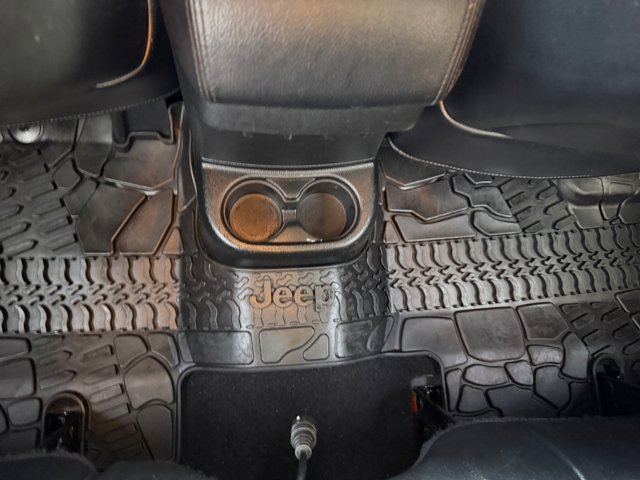 Used 2018 Jeep Wrangler Unlimited Rubicon AWD/4WD image 33