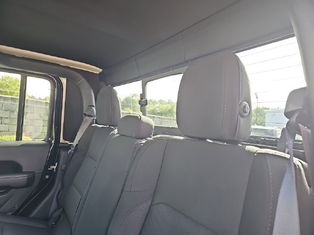 Used 2023 Jeep Gladiator Overland AWD/4WD image 15