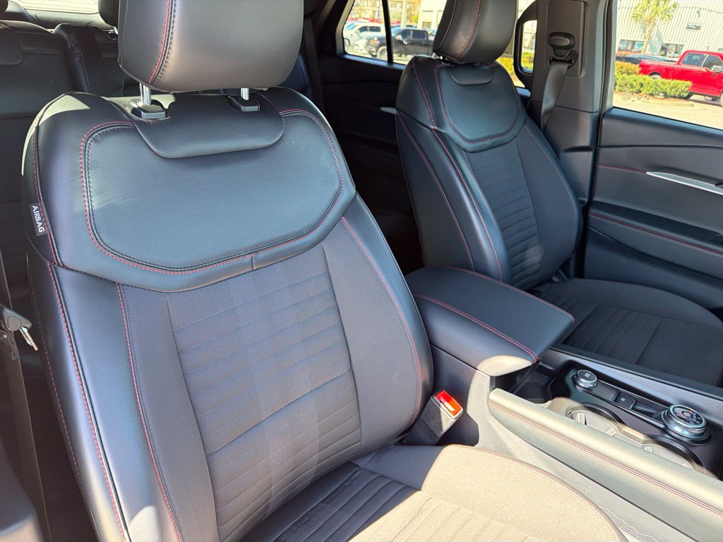 Certified 2025 Ford Explorer ST-Line RWD image 32