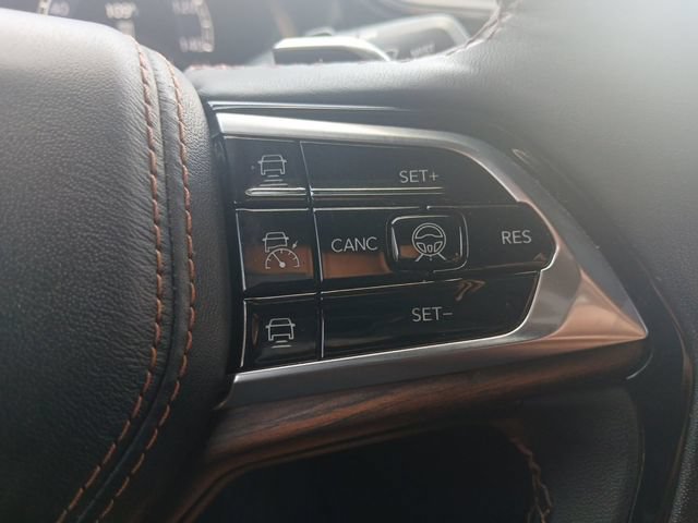 Used 2023 Jeep Grand Cherokee L Summit w/ Advanced Protech Group IV AWD/4WD image 11