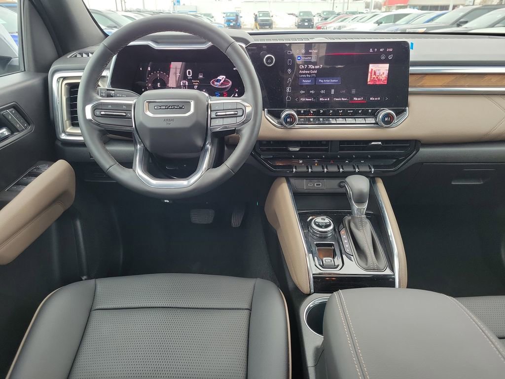 Used 2024 GMC Canyon Denali image 12