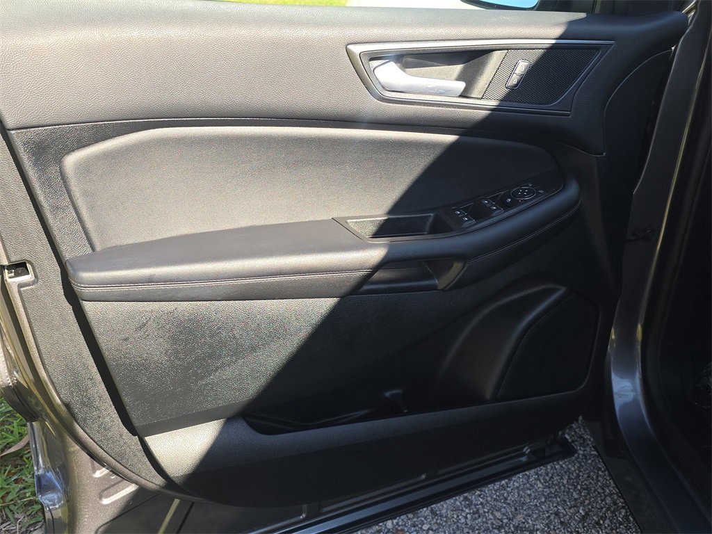 Certified 2022 Ford Edge SE w/ Black Appearance Package image 15