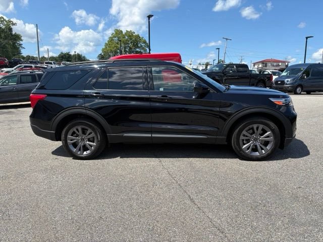 Certified 2022 Ford Explorer XLT w/ Equipment Group 202A AWD/4WD image 2