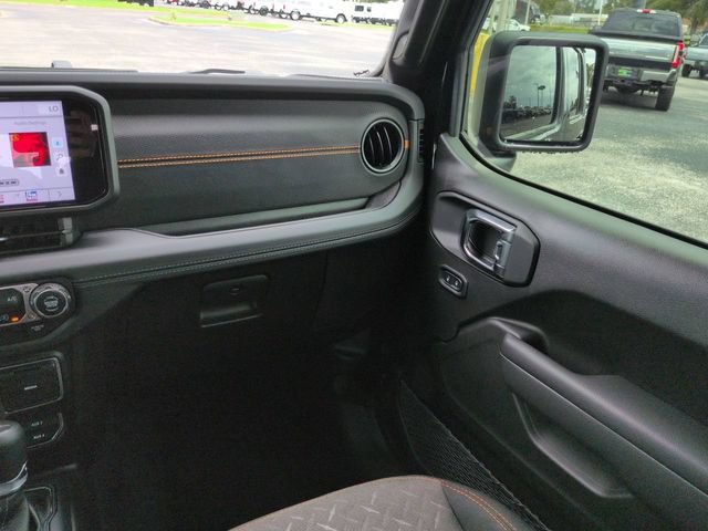 Used 2025 Jeep Gladiator Mojave AWD/4WD image 17