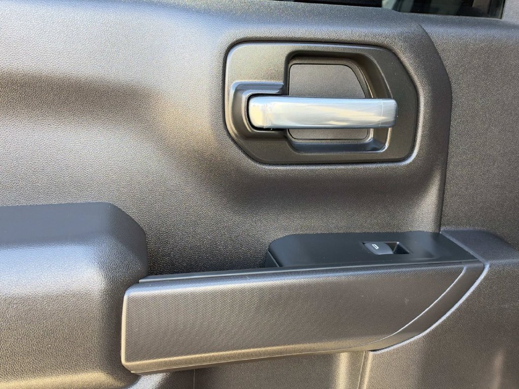 Used 2024 Chevrolet Silverado 1500 Custom Trail Boss w/ Turbomax Blackout Package AWD/4WD image 19