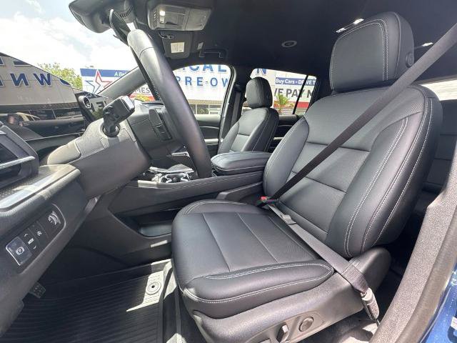Used 2026 Chevrolet Traverse LT w/ Midnight/Sport Edition FWD image 14