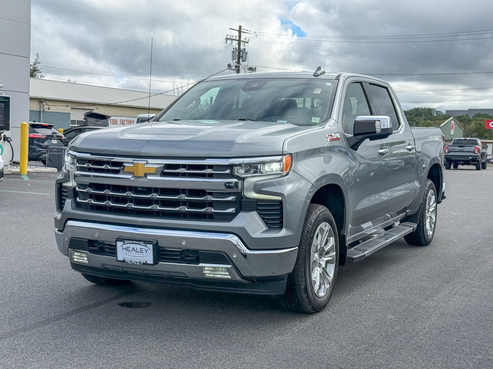 Used 2023 Chevrolet Silverado 1500 LTZ w/ Technology Package AWD/4WD image 5