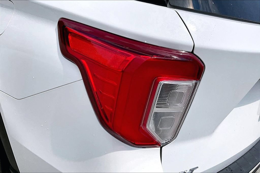 Certified 2023 Ford Explorer XLT w/ Equipment Group 202A AWD/4WD image 30