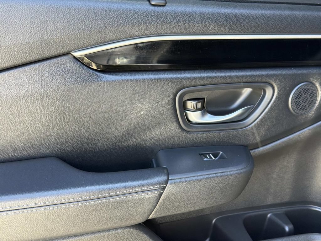 Used 2025 Honda Pilot EX-L image 21