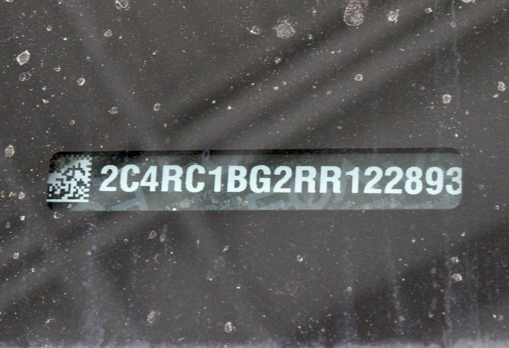 Used 2024 Chrysler Pacifica Touring-L FWD image 31
