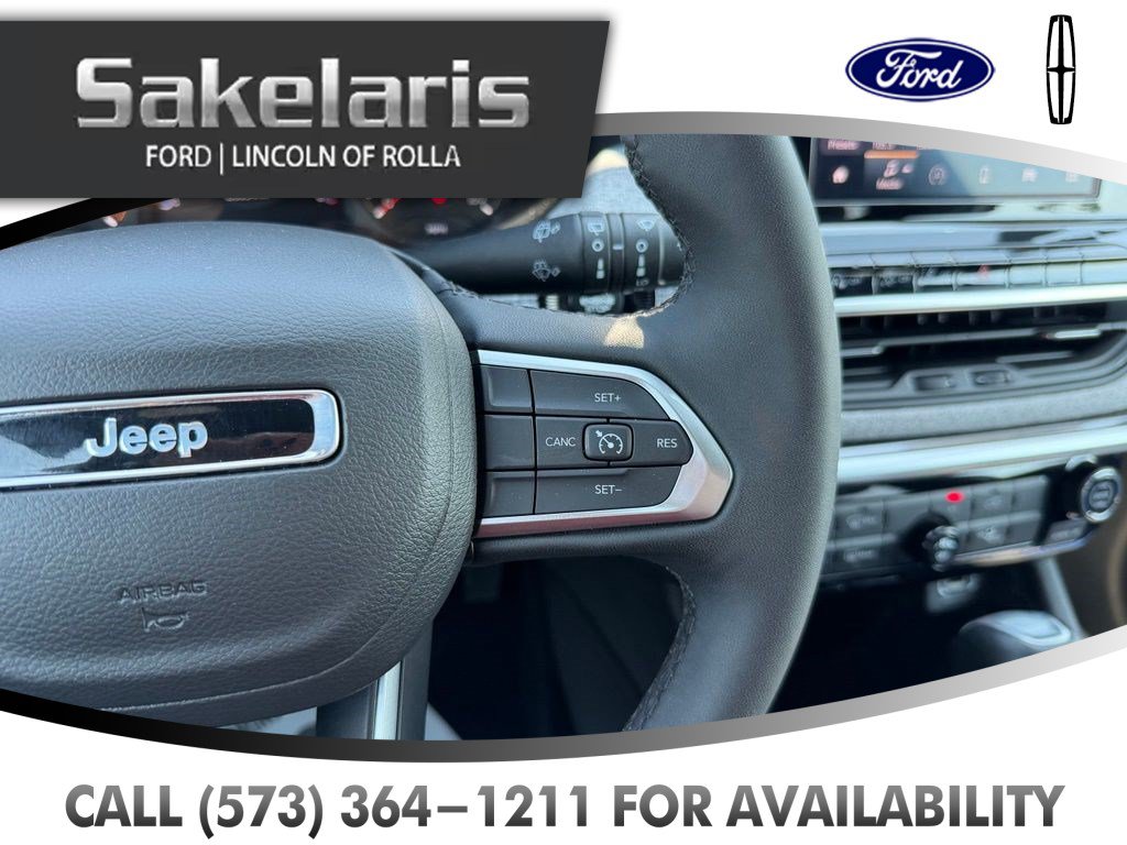 Used 2025 Jeep Compass Latitude AWD/4WD image 17