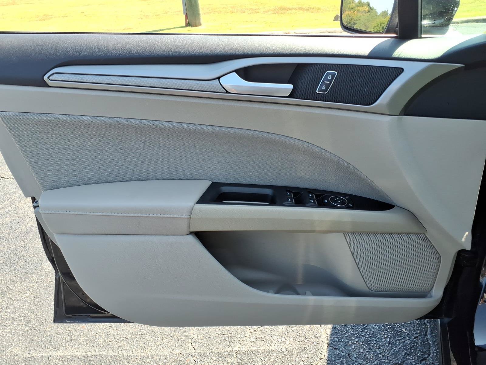 Certified 2020 Ford Fusion SE FWD image 16