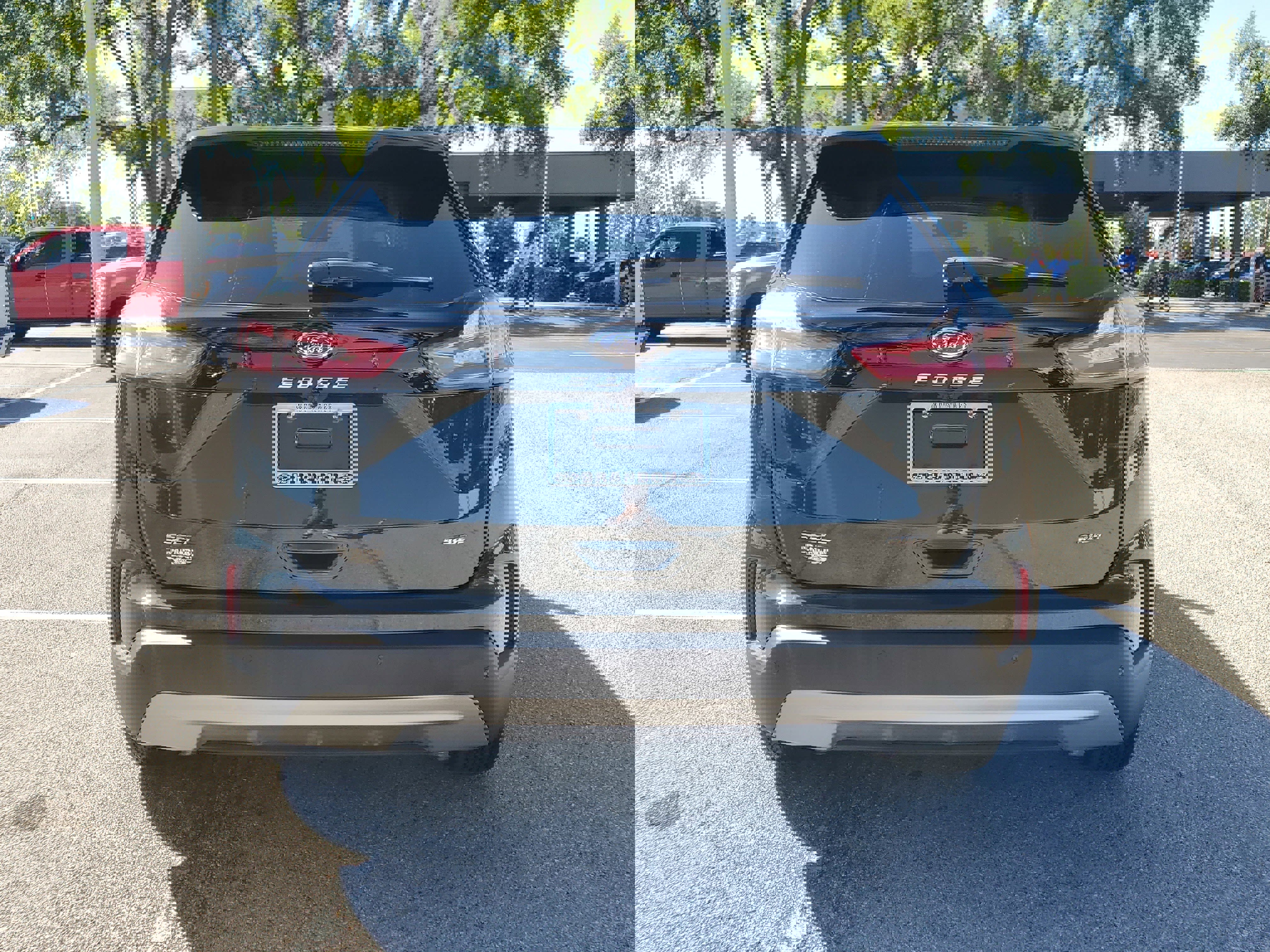 Certified 2023 Ford Edge SEL w/ Convenience Package image 2