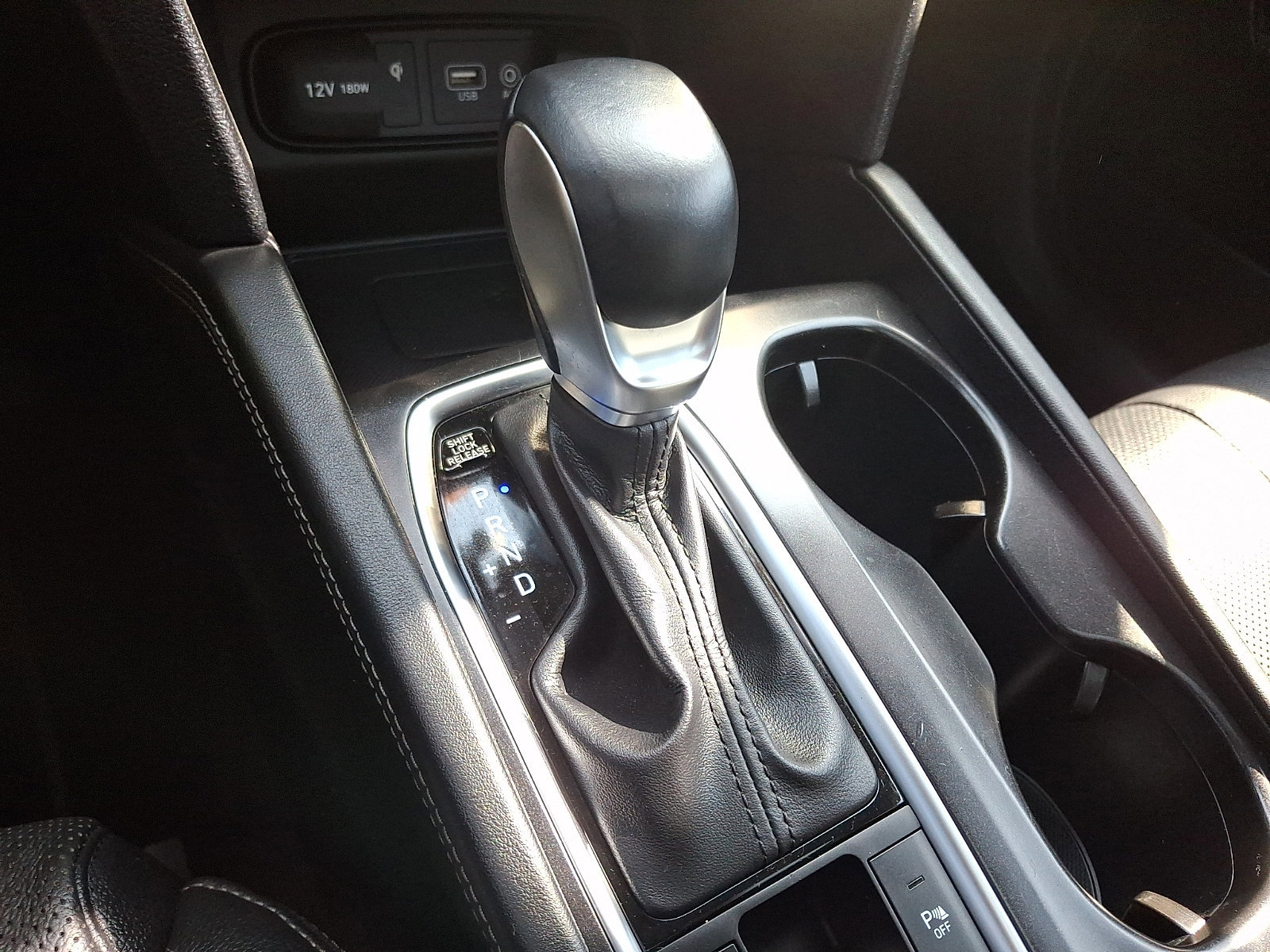 Used 2020 Hyundai Santa Fe SEL w/ Convenience + Premium Package image 22