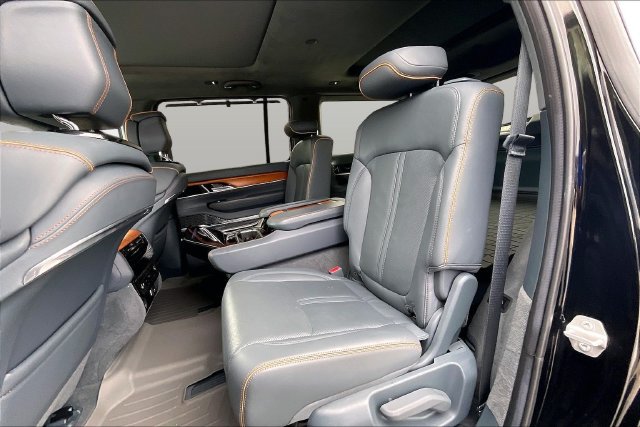 Used 2022 Jeep Grand Wagoneer Series II AWD/4WD image 28