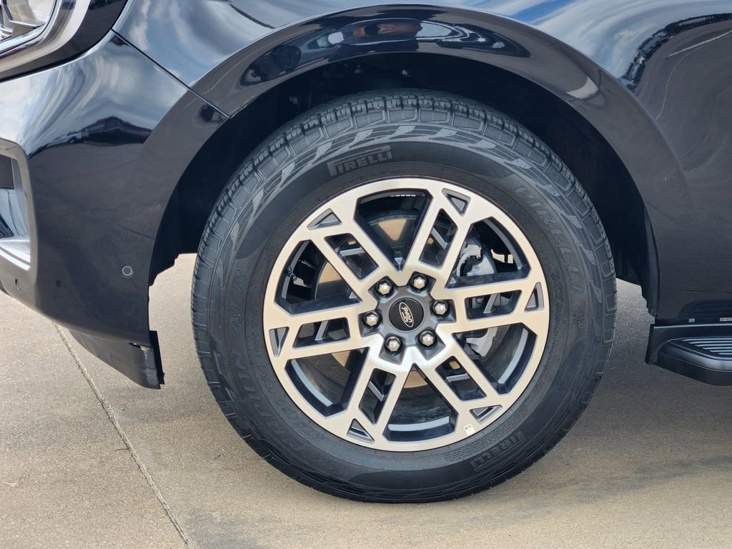 Certified 2025 Ford Expedition Active AWD/4WD image 10