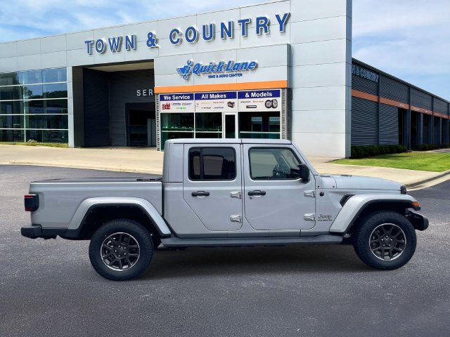 Used 2023 Jeep Gladiator Overland w/ LED Lighting Group AWD/4WD image 3