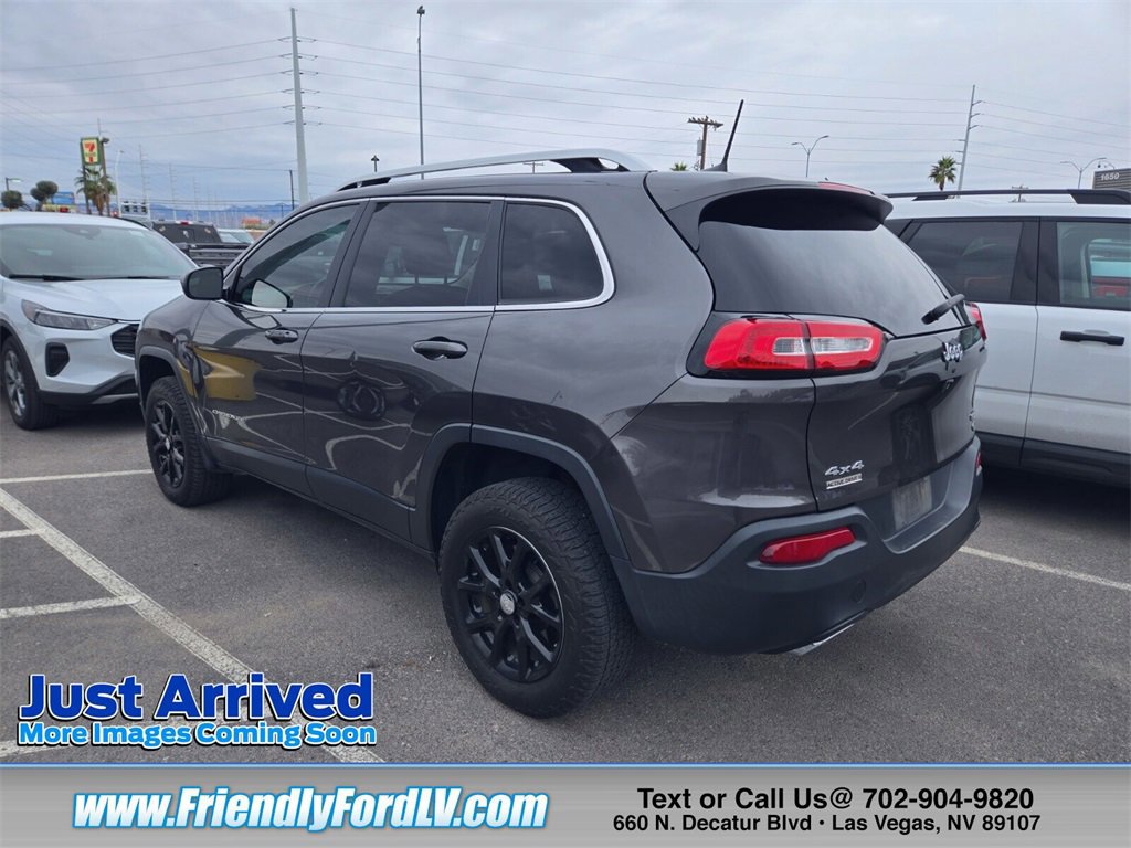 Used 2018 Jeep Cherokee Latitude Plus image 2