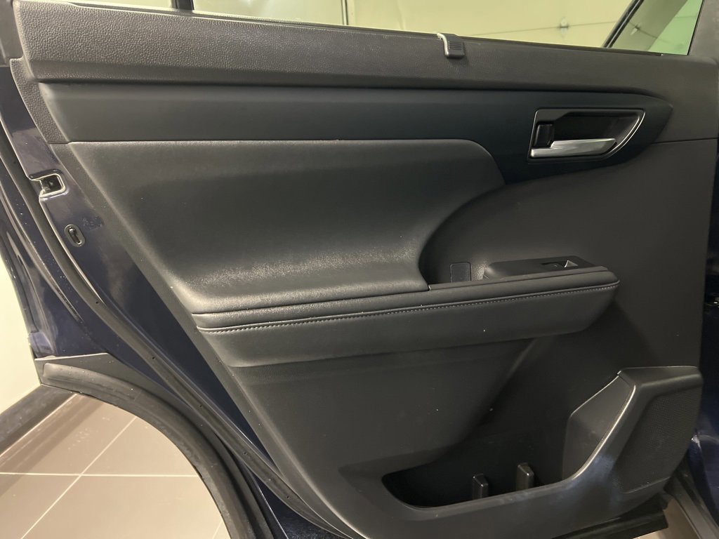 Used 2021 Toyota Highlander XLE image 33