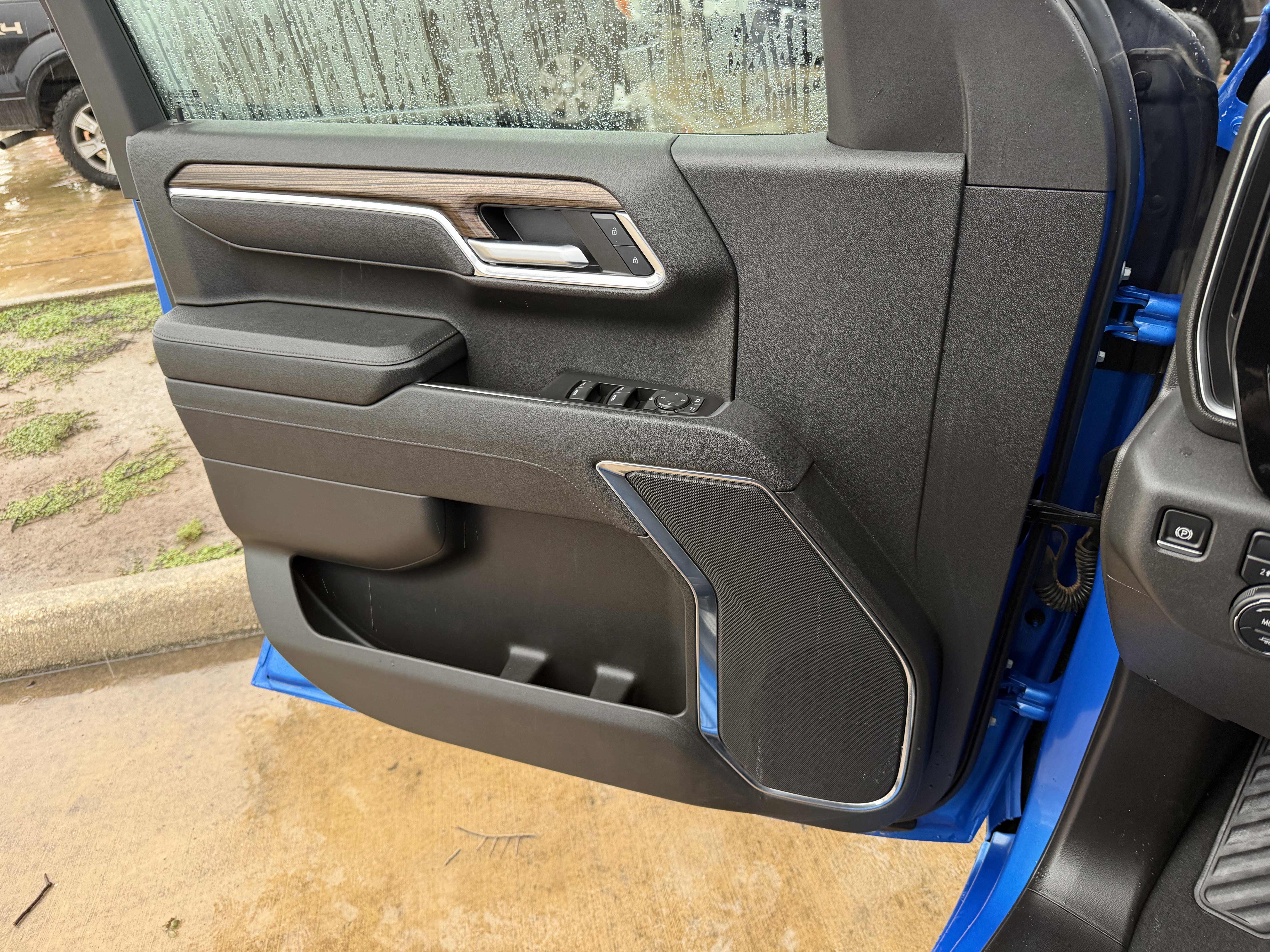 Used 2025 Chevrolet Silverado 1500 LT AWD/4WD image 25