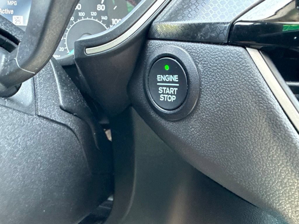 Certified 2022 Ford Escape SEL w/ SEL Stealth AWD Package image 33