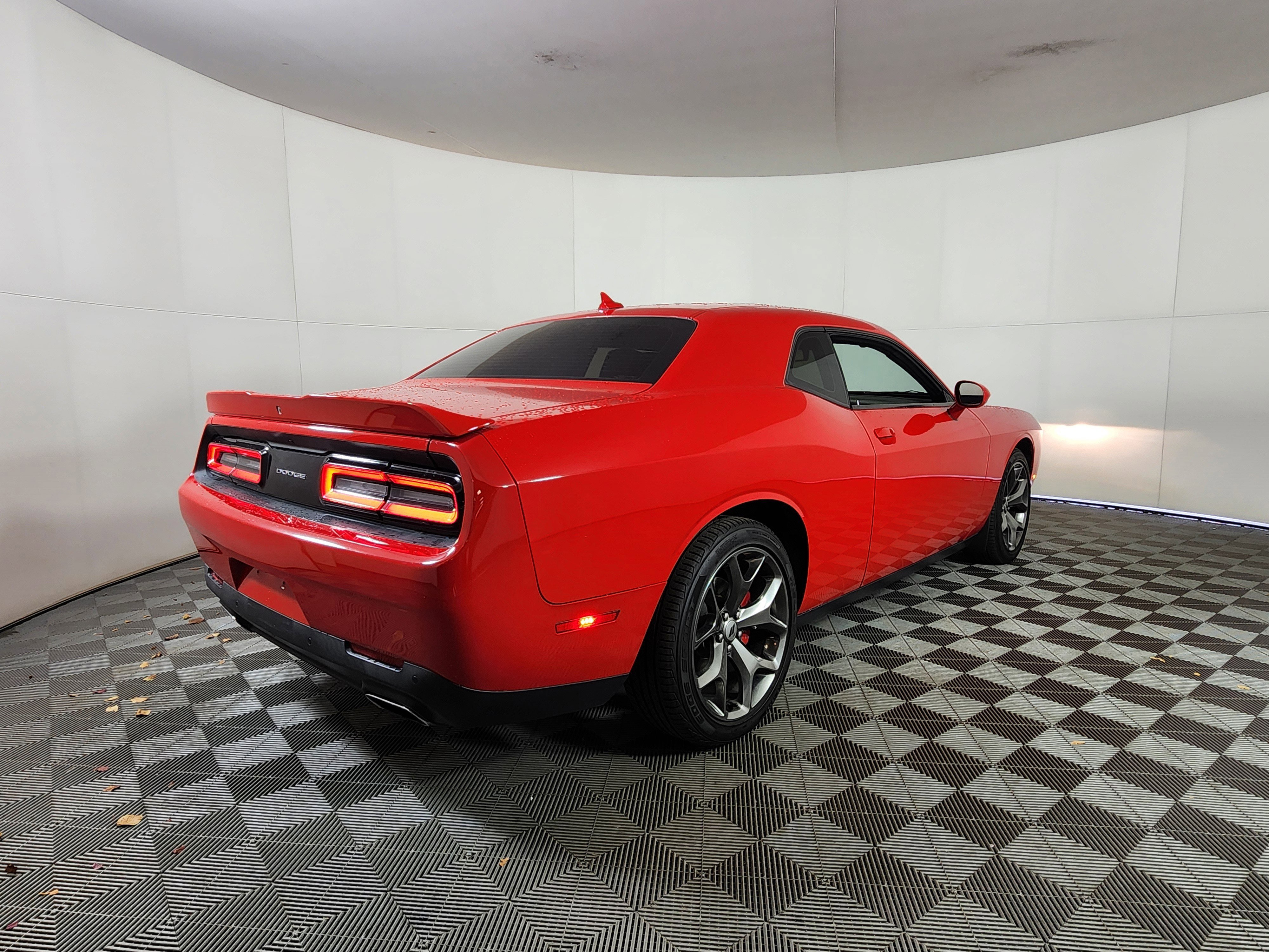 Used 2017 Dodge Challenger SXT Plus image 5