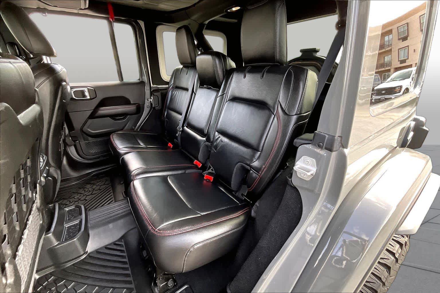 Used 2021 Jeep Wrangler Unlimited Rubicon w/ Xtreme Recon 35" Tire Package AWD/4WD image 19