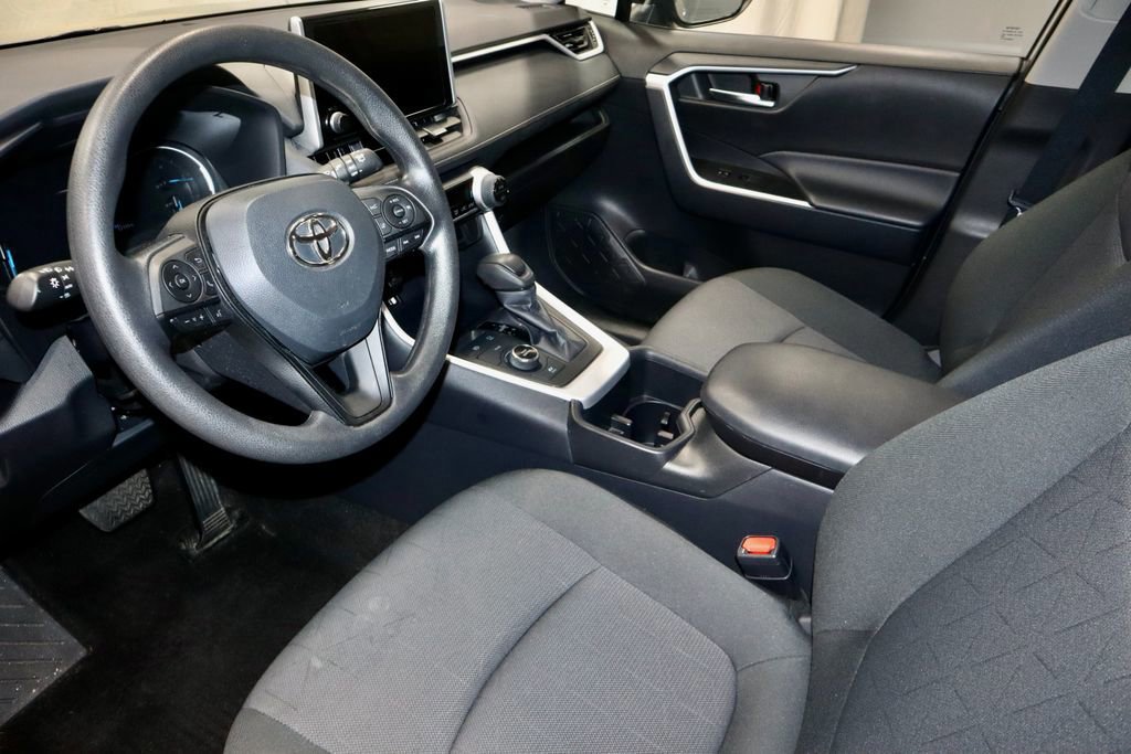 Used 2025 Toyota RAV4 XLE AWD/4WD image 21