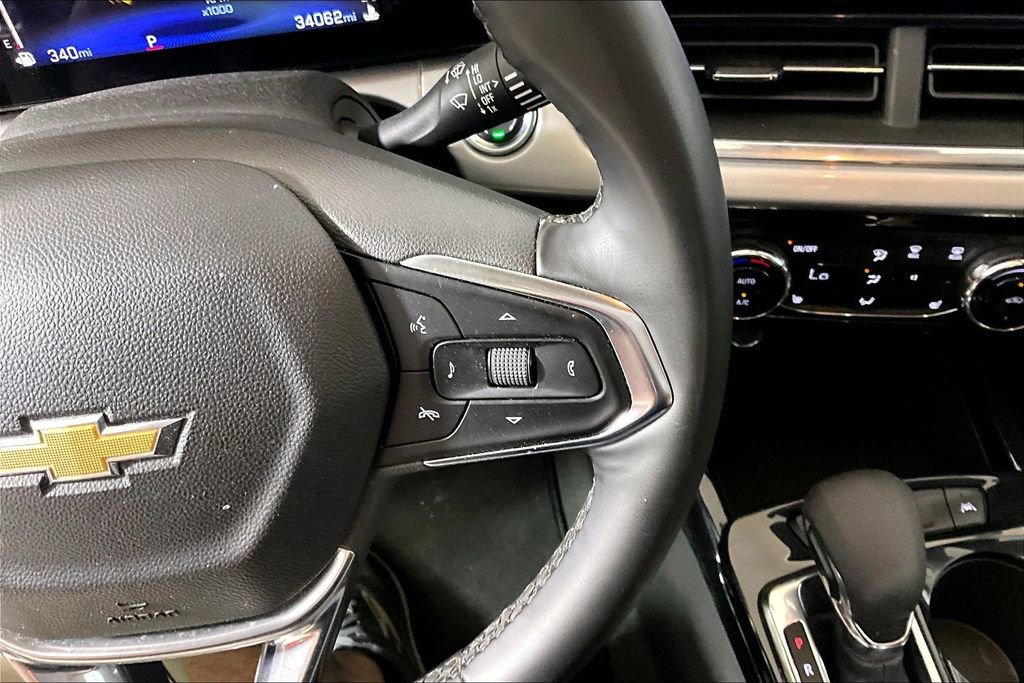 Used 2025 Chevrolet Trax LT w/ LT Convenience Package FWD image 15