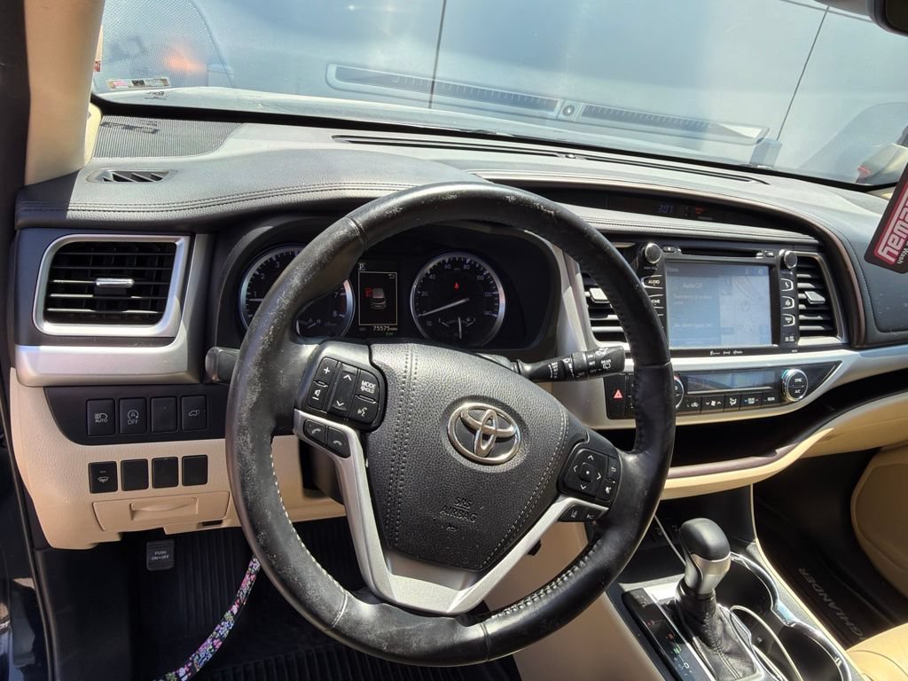 Used 2018 Toyota Highlander XLE AWD/4WD image 5