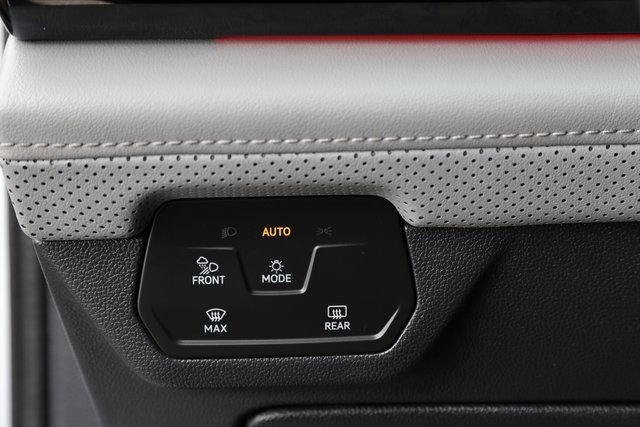 Used 2024 Volkswagen Atlas Peak Edition SEL image 25