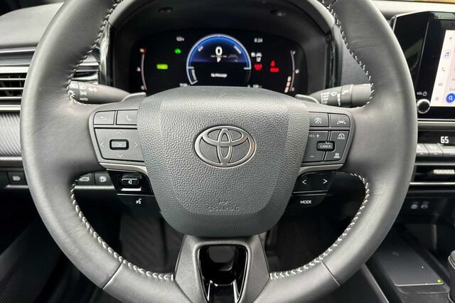 Used 2025 Toyota Camry SE w/ Convenience Package FWD image 22