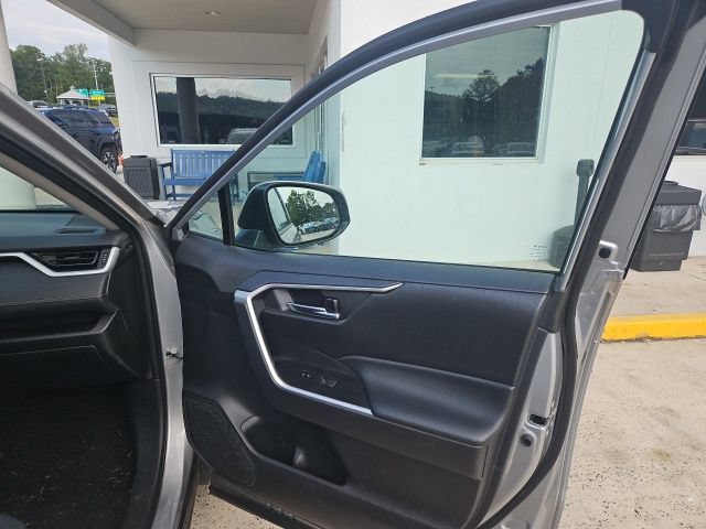 Used 2024 Toyota RAV4 XLE FWD image 34