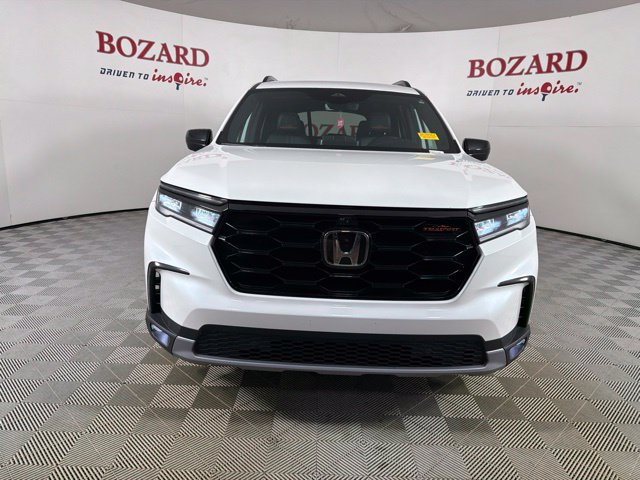 Used 2025 Honda Pilot TrailSport image 2