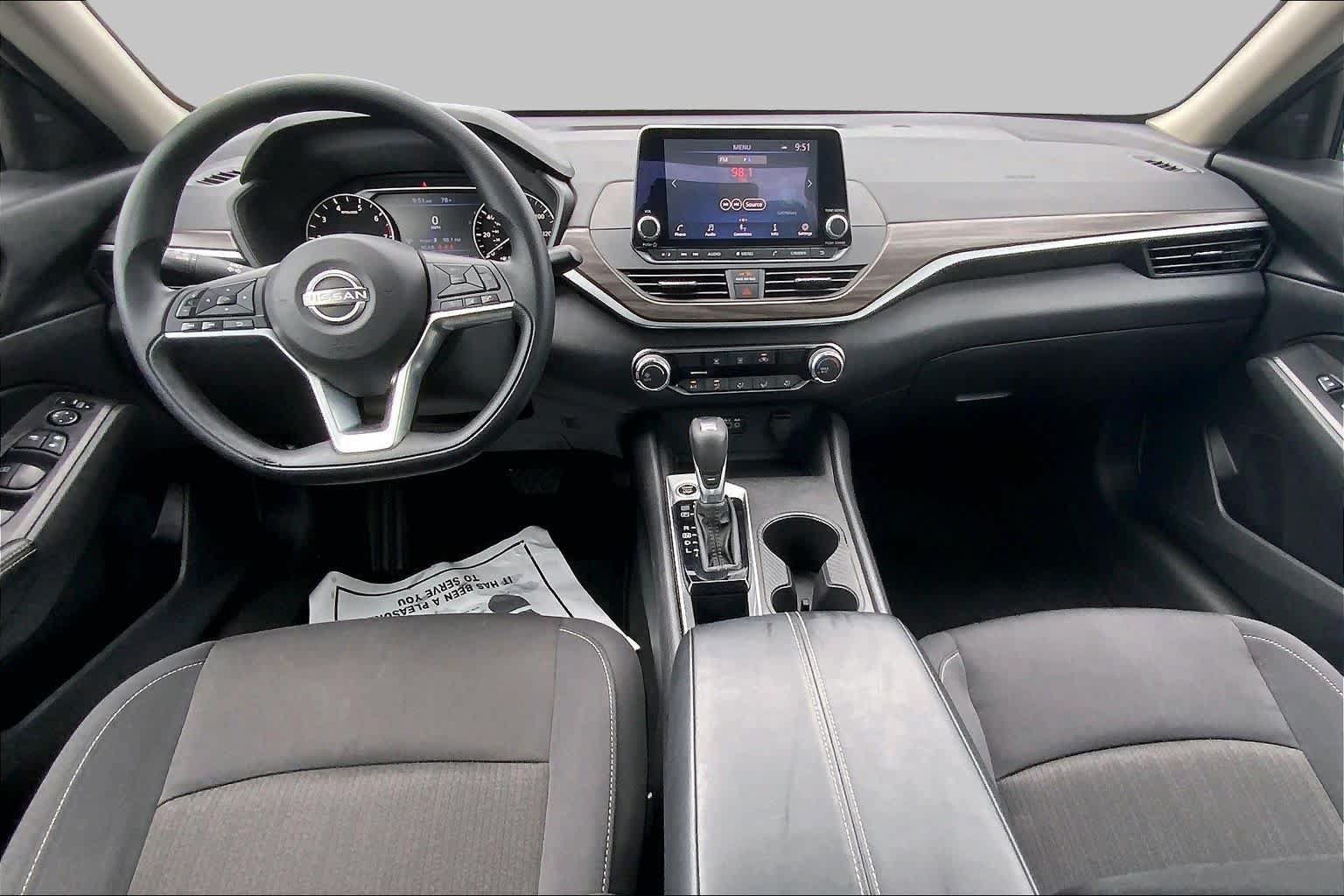 Used 2025 Nissan Altima 2.5 SV FWD image 15