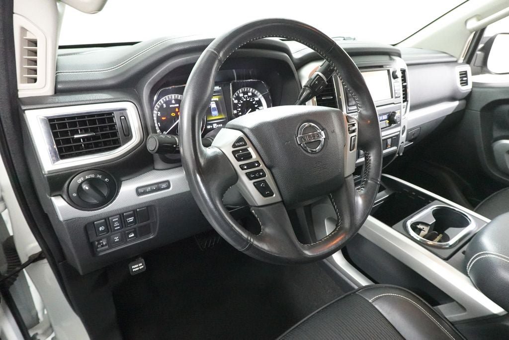 Used 2017 Nissan Titan PRO-4X AWD/4WD image 25
