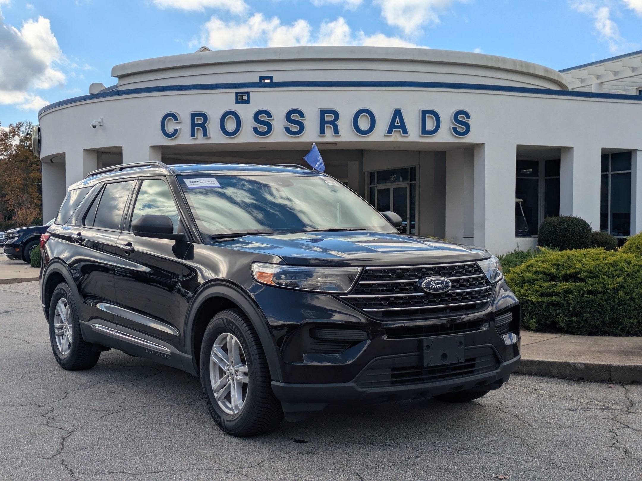Certified 2021 Ford Explorer XLT image 1